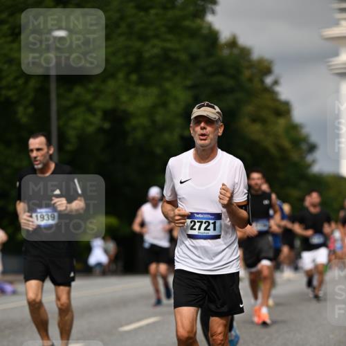 29.06.2025 - hella hamburg halbmarathon Dr. Thomas Lammeyer http://msf.ph/oto/8329251 29.06.2025 10:17:40 Kennedybrücke 1194, 1747, 1939, 2055, 2359, 2721, 2891, 2904, 2987, 4001, 4032, 4795, 4962, 5232, 5631, 6207, 7460, 7462, 7913, 8673, 9612, 9631, 9886, 10442, 10443 meine-sportfotos.de
