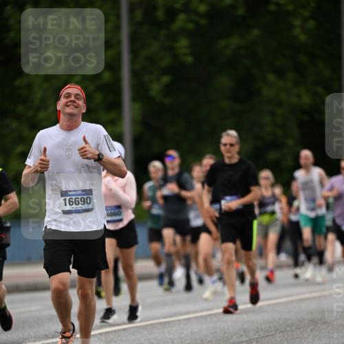 29.06.2025 - hella hamburg halbmarathon Dr. Thomas Lammeyer http://msf.ph/oto/8329322 29.06.2025 10:39:41 Kennedybrücke 2198, 2787, 3170, 3828, 3958, 4333, 4564, 4696, 4703, 4965, 5147, 6029, 6189, 6365, 6379, 6397, 6471, 6867, 7386, 8249, 8296, 8567, 9470, 9803, 9819, 10358, 10360, 10393, 10565, 10652, 11320, 11359 meine-sportfotos.de