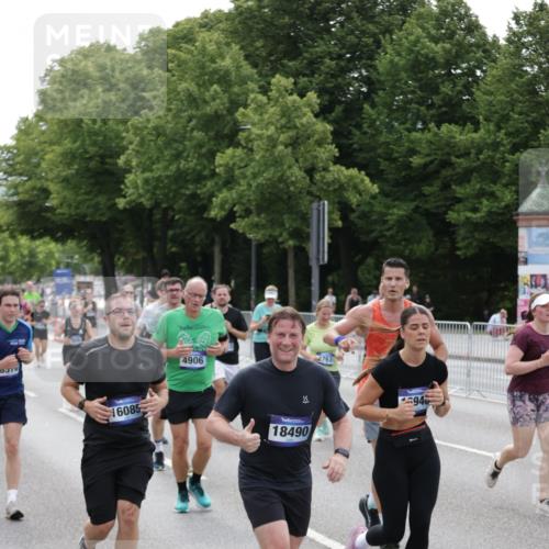 29.06.2025 - hella hamburg halbmarathon Jannik Wohlers http://msf.ph/oto/8329333 29.06.2025 10:40:09 Lombardsbrücke 2042, 2173, 2206, 2762, 2763, 3293, 3810, 4044, 4411, 4612, 4906, 5059, 5702, 5975, 6076, 6163, 6229, 6278, 6280, 6363, 7956, 8307, 8378, 8391, 8739, 9000, 9468, 10166, 10920, 11176, 11513, 11514, 11973, 12981, 13030, 13145, 13466, 14341, 14851, 15154, 15905, 15933, 16085, 16955, 17959, 18101, 18110, 18213, 18353, 18490, 18771, 18946, 19168 meine-sportfotos.de