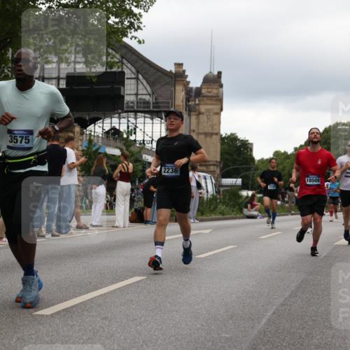 29.06.2025 - hella hamburg halbmarathon Yannick Fuchs http://msf.ph/oto/8329353 29.06.2025 10:51:38 20KM 1200, 1239, 1563, 1611, 2025, 2236, 2606, 2759, 2806, 2883, 3093, 3141, 3575, 4261, 4426, 4467, 4579, 5015, 5134, 5391, 5457, 5458, 6281, 6302, 6531, 6892, 7159, 7833, 9450, 10383, 10408, 10599, 12144, 12509, 12773, 13465, 13664, 15090, 15189, 15217, 15229, 15349, 16418, 16517, 17455, 17543, 18508, 18762 meine-sportfotos.de