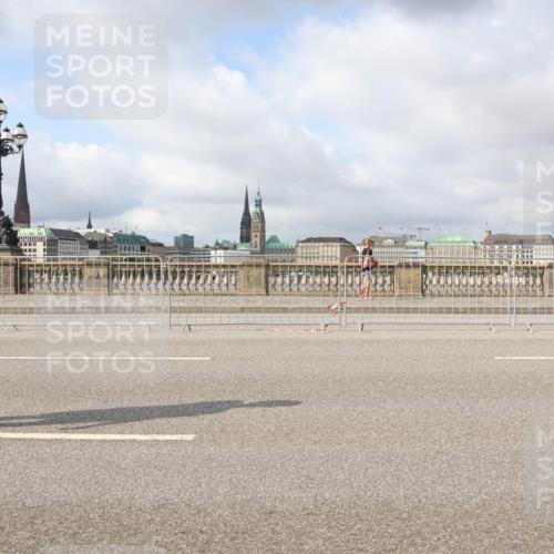 29.06.2025 - hella hamburg halbmarathon Lena Gebhardt http://msf.ph/oto/8329387 29.06.2025 09:08:38 Lombardsbrücke 495 meine-sportfotos.de