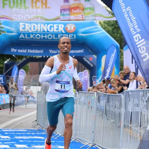 29.06.2025 - hella hamburg halbmarathon Strokosch-Dieckow http://msf.ph/oto/8329424 29.06.2025 10:02:14 Ziel 11, 25 meine-sportfotos.de
