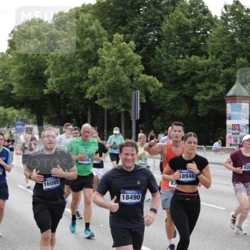 29.06.2025 - hella hamburg halbmarathon Jannik Wohlers http://msf.ph/oto/8329425 29.06.2025 10:40:09 Lombardsbrücke 2042, 2173, 2206, 2762, 2763, 3293, 3810, 4044, 4411, 4612, 4906, 5059, 5702, 5975, 6076, 6163, 6229, 6278, 6280, 6363, 7956, 8307, 8378, 8391, 8739, 9000, 9468, 10166, 10920, 11176, 11513, 11514, 11973, 12981, 13030, 13145, 13466, 14341, 14851, 15154, 15905, 15933, 16085, 16955, 17959, 18101, 18110, 18213, 18353, 18490, 18771, 18946, 19168 meine-sportfotos.de