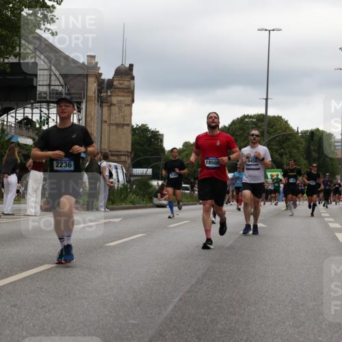 29.06.2025 - hella hamburg halbmarathon Yannick Fuchs http://msf.ph/oto/8329634 29.06.2025 10:51:38 20KM 1200, 1239, 1563, 1611, 2025, 2236, 2606, 2759, 2806, 2883, 3093, 3141, 3575, 4261, 4426, 4467, 4579, 5015, 5134, 5391, 5457, 5458, 6281, 6302, 6531, 6892, 7159, 7833, 9450, 10383, 10408, 10599, 12144, 12509, 12773, 13465, 13664, 15090, 15189, 15217, 15229, 15349, 16418, 16517, 17455, 17543, 18508, 18762 meine-sportfotos.de