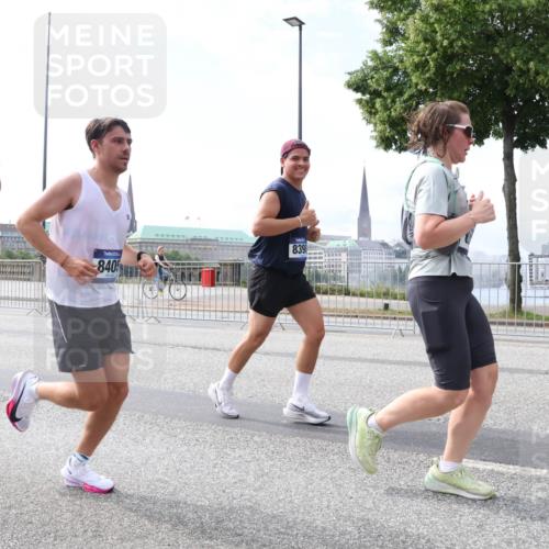 29.06.2025 - hella hamburg halbmarathon Lena Gebhardt http://msf.ph/oto/8329673 29.06.2025 10:13:03 Lombardsbrücke 7873, 8405, 839, 1020, 1051, 1249, 1747, 1851, 1939, 2531, 2891, 2942, 2961, 3218, 3360, 3728, 4532, 5150, 6207, 6489, 7873, 7907, 8398, 8405, 8913, 8917, 8971, 9141, 9527, 10067, 10402, 11025, 11720, 12456, 12492, 13566, 13816, 14404, 14540, 14869, 15012, 15369, 15531, 15922, 16030, 16255, 16323, 16437, 16826, 16911, 17061, 17699, 17988, 17994, 18048, 18178, 18320, 18530, 18732 meine-sportfotos.de