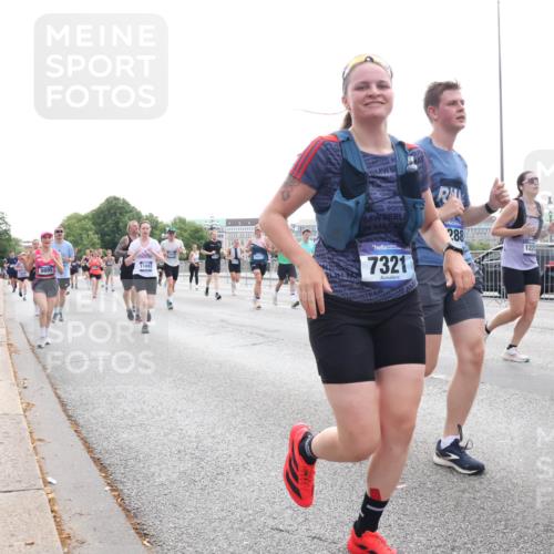 29.06.2025 - hella hamburg halbmarathon Lena Gebhardt http://msf.ph/oto/8329675 29.06.2025 10:37:51 Lombardsbrücke 9895, 11882, 7321, 288, 1394, 1475, 1578, 1799, 1901, 1985, 2199, 2640, 2786, 2853, 3230, 3246, 3633, 3880, 4414, 4921, 5139, 5171, 5186, 5522, 5713, 5790, 5875, 6199, 6243, 6362, 6697, 6821, 6955, 7085, 7118, 7124, 7244, 7321, 7350, 7544, 7629, 7696, 7777, 8843, 8985, 9247, 9288, 9524, 9895, 10159, 10506, 10836, 11087, 11543, 12123, 12254, 12472, 12824, 16680, 17798 meine-sportfotos.de