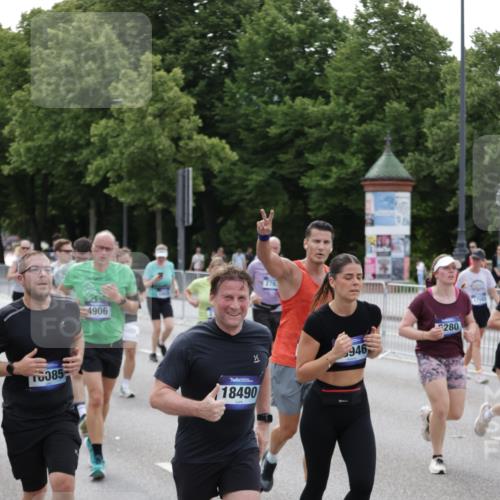 29.06.2025 - hella hamburg halbmarathon Jannik Wohlers http://msf.ph/oto/8329703 29.06.2025 10:40:10 Lombardsbrücke 2042, 2173, 2206, 2762, 2763, 3293, 3306, 3810, 4044, 4411, 4612, 4906, 4972, 5059, 5702, 5975, 6076, 6163, 6229, 6278, 6280, 6363, 7956, 8307, 8378, 8391, 8739, 9000, 9468, 9946, 10166, 10920, 10940, 11513, 11514, 12981, 13030, 13145, 13773, 14341, 15154, 15905, 15933, 16085, 16955, 17267, 17959, 18101, 18110, 18213, 18353, 18490, 18771, 18946, 19168 meine-sportfotos.de