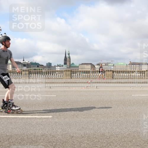 29.06.2025 - hella hamburg halbmarathon Lena Gebhardt http://msf.ph/oto/8329754 29.06.2025 09:08:39 Lombardsbrücke 495 meine-sportfotos.de