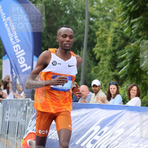29.06.2025 - hella hamburg halbmarathon Strokosch-Dieckow http://msf.ph/oto/8329850 29.06.2025 10:01:55 Ziel 4 meine-sportfotos.de