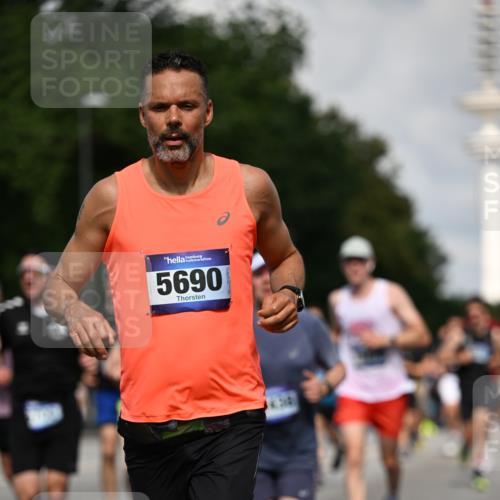 29.06.2025 - hella hamburg halbmarathon Dr. Thomas Lammeyer http://msf.ph/oto/8329924 29.06.2025 09:55:45 Kennedybrücke 1057, 1312, 1353, 1569, 1604, 1763, 3305, 3437, 3618, 3697, 4565, 4871, 5047, 5231, 5336, 5690, 5987, 6373, 6700, 6711, 7185, 7710, 8564, 9444, 9547, 9659, 10493, 10691, 10978, 11021, 11062 meine-sportfotos.de