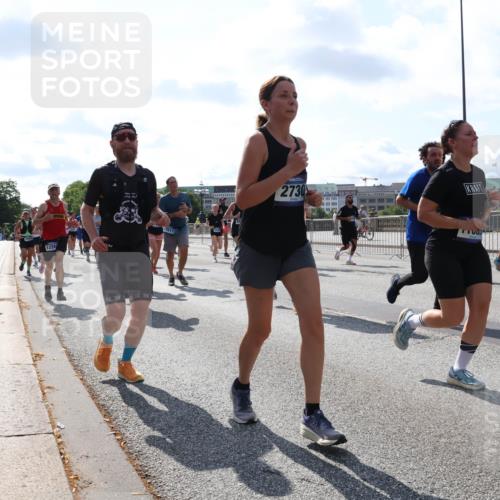 29.06.2025 - hella hamburg halbmarathon Lena Gebhardt http://msf.ph/oto/8329939 29.06.2025 10:00:22 Lombardsbrücke 1228, 17617, 2730, 1006, 1019, 1125, 1180, 1239, 1264, 1526, 1544, 1568, 1583, 1681, 1914, 2027, 2086, 2099, 2159, 2236, 2346, 2348, 2364, 2426, 2447, 2474, 2582, 2584, 2606, 2652, 2676, 2677, 2730, 2910, 2982, 3042, 3177, 3181, 3319, 3400, 3794, 3861, 3898, 4013, 4231, 4419, 4579, 4594, 4632, 4767, 4772, 4796, 4813, 4940, 4945, 5272, 5341, 5643, 5728, 6082, 6084, 6104, 6138, 6174, 6201, 6220, 6260, 6443, 6462, 6470, 6581, 6587, 10599 meine-sportfotos.de