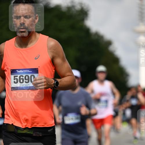 29.06.2025 - hella hamburg halbmarathon Dr. Thomas Lammeyer http://msf.ph/oto/8329946 29.06.2025 09:55:45 Kennedybrücke 1057, 1312, 1353, 1569, 1604, 1763, 3305, 3437, 3618, 3697, 4565, 4871, 5047, 5231, 5336, 5690, 5987, 6373, 6700, 6711, 7185, 7710, 8564, 9444, 9547, 9659, 10493, 10691, 10978, 11021, 11062 meine-sportfotos.de