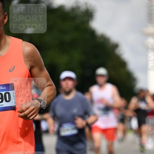 29.06.2025 - hella hamburg halbmarathon Dr. Thomas Lammeyer http://msf.ph/oto/8329986 29.06.2025 09:55:46 Kennedybrücke 1057, 1312, 1353, 1569, 1604, 1763, 3305, 3618, 3697, 4565, 4871, 5047, 5231, 5336, 5690, 5987, 6373, 6700, 6711, 7185, 7710, 8564, 9444, 9547, 9659, 10493, 10691, 10978, 11062 meine-sportfotos.de