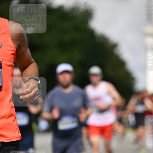 29.06.2025 - hella hamburg halbmarathon Dr. Thomas Lammeyer http://msf.ph/oto/8329991 29.06.2025 09:55:46 Kennedybrücke 1057, 1312, 1353, 1569, 1604, 1763, 3305, 3618, 3697, 4565, 4871, 5047, 5231, 5336, 5690, 5987, 6373, 6700, 6711, 7185, 7710, 8564, 9444, 9547, 9659, 10493, 10691, 10978, 11062 meine-sportfotos.de