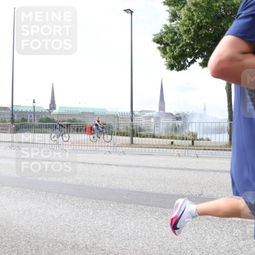 29.06.2025 - hella hamburg halbmarathon Lena Gebhardt http://msf.ph/oto/8330000 29.06.2025 10:13:03 Lombardsbrücke 1020, 1051, 1249, 1747, 1851, 1939, 2531, 2891, 2942, 2961, 3218, 3360, 3728, 4532, 5150, 6207, 6489, 7873, 7907, 8398, 8405, 8913, 8917, 8971, 9141, 9527, 10067, 10402, 11025, 11720, 12456, 12492, 13566, 13816, 14404, 14540, 14869, 15012, 15369, 15531, 15922, 16030, 16255, 16323, 16437, 16826, 16911, 17061, 17699, 17988, 17994, 18048, 18178, 18320, 18530, 18732 meine-sportfotos.de