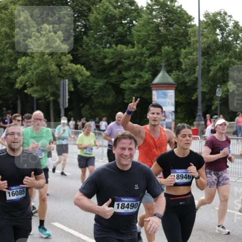 29.06.2025 - hella hamburg halbmarathon Jannik Wohlers http://msf.ph/oto/8330007 29.06.2025 10:40:10 Lombardsbrücke 2042, 2173, 2206, 2762, 2763, 3293, 3306, 3810, 4044, 4411, 4612, 4906, 4972, 5059, 5702, 5975, 6076, 6163, 6229, 6278, 6280, 6363, 7956, 8307, 8378, 8391, 8739, 9000, 9468, 9946, 10166, 10920, 10940, 11513, 11514, 12981, 13030, 13145, 13773, 14341, 15154, 15905, 15933, 16085, 16955, 17267, 17959, 18101, 18110, 18213, 18353, 18490, 18771, 18946, 19168 meine-sportfotos.de