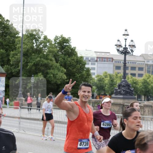 29.06.2025 - hella hamburg halbmarathon Jannik Wohlers http://msf.ph/oto/8330060 29.06.2025 10:40:11 Lombardsbrücke 1323, 2042, 2173, 2206, 2762, 2763, 3293, 3306, 4044, 4411, 4612, 4906, 4972, 5059, 5702, 6076, 6163, 6229, 6278, 6280, 6363, 7956, 8307, 8378, 8391, 8739, 9000, 9468, 9946, 10166, 10920, 10940, 11513, 11514, 12981, 13030, 13145, 13773, 14341, 15154, 15905, 15933, 16085, 16955, 17267, 17959, 18101, 18110, 18213, 18353, 18490, 18771, 18946, 19168 meine-sportfotos.de
