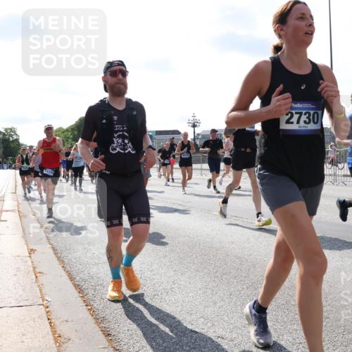 29.06.2025 - hella hamburg halbmarathon Lena Gebhardt http://msf.ph/oto/8330066 29.06.2025 10:00:23 Lombardsbrücke 12285, 204, 2730, 0766, 1006, 1019, 1125, 1180, 1239, 1264, 1526, 1544, 1568, 1583, 1681, 1914, 2027, 2086, 2099, 2159, 2236, 2346, 2348, 2364, 2426, 2447, 2474, 2582, 2584, 2606, 2652, 2676, 2677, 2730, 2910, 2982, 3042, 3177, 3181, 3319, 3400, 3794, 3861, 3898, 4013, 4231, 4419, 4579, 4594, 4632, 4767, 4772, 4796, 4813, 4940, 4945, 5272, 5341, 5643, 5728, 6082, 6084, 6104, 6138, 6174, 6201, 6220, 6260, 6443, 6462, 6470, 6581, 6587, 10599 meine-sportfotos.de