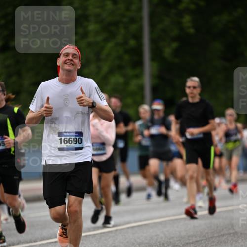29.06.2025 - hella hamburg halbmarathon Dr. Thomas Lammeyer http://msf.ph/oto/8330083 29.06.2025 10:39:41 Kennedybrücke 2198, 2787, 3170, 3828, 3958, 4333, 4564, 4696, 4703, 4965, 5147, 6029, 6189, 6365, 6379, 6397, 6471, 6867, 7386, 8249, 8296, 8567, 9470, 9803, 9819, 10358, 10360, 10393, 10565, 10652, 11320, 11359 meine-sportfotos.de