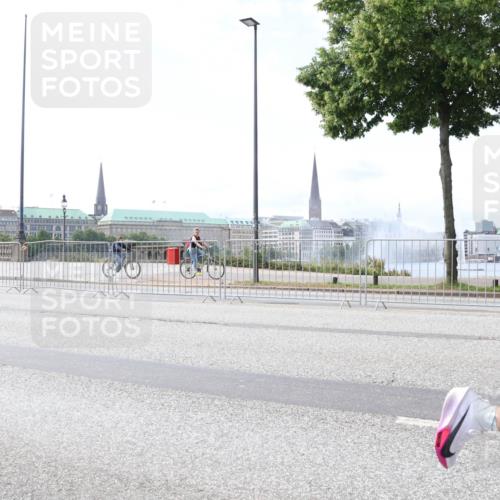 29.06.2025 - hella hamburg halbmarathon Lena Gebhardt http://msf.ph/oto/8330110 29.06.2025 10:13:03 Lombardsbrücke 1020, 1051, 1249, 1747, 1851, 1939, 2531, 2891, 2942, 2961, 3218, 3360, 3728, 4532, 5150, 6207, 6489, 7873, 7907, 8398, 8405, 8913, 8917, 8971, 9141, 9527, 10067, 10402, 11025, 11720, 12456, 12492, 13566, 13816, 14404, 14540, 14869, 15012, 15369, 15531, 15922, 16030, 16255, 16323, 16437, 16826, 16911, 17061, 17699, 17988, 17994, 18048, 18178, 18320, 18530, 18732 meine-sportfotos.de