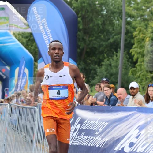 29.06.2025 - hella hamburg halbmarathon Strokosch-Dieckow http://msf.ph/oto/8330168 29.06.2025 10:01:55 Ziel 4 meine-sportfotos.de