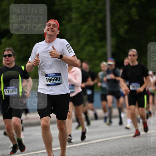 29.06.2025 - hella hamburg halbmarathon Dr. Thomas Lammeyer http://msf.ph/oto/8330176 29.06.2025 10:39:42 Kennedybrücke 2198, 2787, 3170, 3828, 3958, 4333, 4564, 4696, 4703, 4965, 5147, 6029, 6189, 6365, 6379, 6397, 6471, 6867, 7386, 8249, 8296, 8567, 9470, 9803, 9819, 10358, 10360, 10565, 10652, 11320, 11359 meine-sportfotos.de