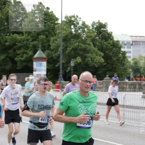 29.06.2025 - hella hamburg halbmarathon Jannik Wohlers http://msf.ph/oto/8330181 29.06.2025 10:40:12 Lombardsbrücke 1075, 1323, 2042, 2173, 2206, 2762, 2763, 3121, 3293, 3306, 4044, 4411, 4612, 4906, 4972, 5059, 5702, 6076, 6163, 6229, 6278, 6280, 7956, 8307, 8378, 8391, 8739, 9000, 9468, 9946, 10166, 10920, 10940, 11513, 11514, 12692, 12699, 12981, 13030, 13145, 13773, 14341, 15154, 15905, 15933, 16085, 16955, 17267, 17959, 18101, 18110, 18213, 18353, 18490, 18771, 18946, 19168 meine-sportfotos.de