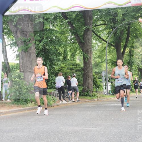 29.06.2025 - hella hamburg halbmarathon KatJ http://msf.ph/oto/8330185 29.06.2025 10:17:18 Zwischen KM18-KM19 5344 meine-sportfotos.de