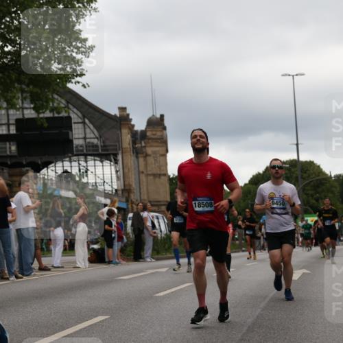 29.06.2025 - hella hamburg halbmarathon Yannick Fuchs http://msf.ph/oto/8330269 29.06.2025 10:51:39 20KM 1200, 1239, 1563, 1611, 2025, 2236, 2606, 2759, 2806, 2883, 3093, 3141, 3575, 4426, 4467, 4579, 4833, 5015, 5134, 5391, 5457, 5458, 6281, 6302, 6531, 6892, 7159, 7833, 9450, 10383, 10408, 10599, 12144, 12509, 12773, 13465, 13664, 15189, 15217, 15229, 15349, 16418, 16517, 17455, 17543, 18508, 18762 meine-sportfotos.de