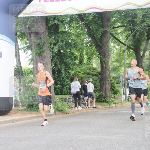 29.06.2025 - hella hamburg halbmarathon KatJ http://msf.ph/oto/8330297 29.06.2025 10:17:19 Zwischen KM18-KM19 5344 meine-sportfotos.de