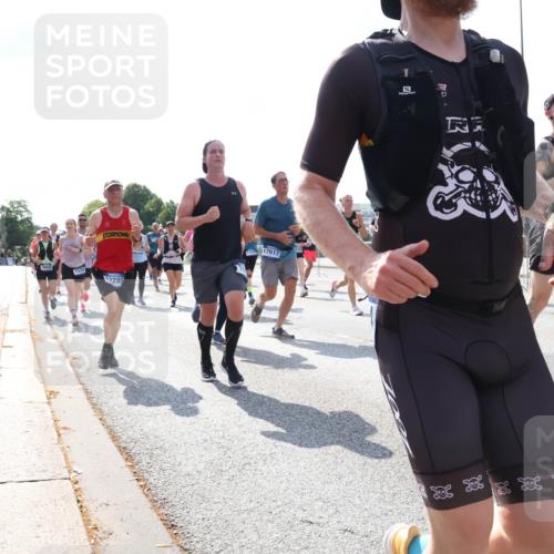 29.06.2025 - hella hamburg halbmarathon Lena Gebhardt http://msf.ph/oto/8330310 29.06.2025 10:00:23 Lombardsbrücke 1526, 12285, 17617, 1006, 1019, 1125, 1180, 1239, 1264, 1526, 1544, 1568, 1583, 1681, 1914, 2027, 2086, 2099, 2159, 2236, 2346, 2348, 2364, 2426, 2447, 2474, 2582, 2584, 2606, 2652, 2676, 2677, 2730, 2910, 2982, 3042, 3177, 3181, 3319, 3400, 3794, 3861, 3898, 4013, 4231, 4419, 4579, 4594, 4632, 4767, 4772, 4796, 4813, 4940, 4945, 5272, 5341, 5643, 5728, 6082, 6084, 6104, 6138, 6174, 6201, 6220, 6260, 6443, 6462, 6470, 6581, 6587, 10599 meine-sportfotos.de