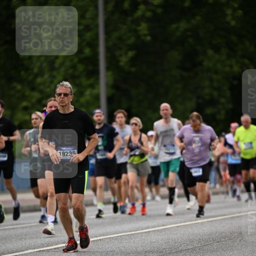 29.06.2025 - hella hamburg halbmarathon Dr. Thomas Lammeyer http://msf.ph/oto/8330313 29.06.2025 10:39:43 Kennedybrücke 2198, 2412, 2787, 3170, 3828, 3958, 4333, 4564, 4696, 4703, 4965, 5147, 6029, 6189, 6365, 6379, 6397, 6471, 6867, 8249, 8296, 8567, 9470, 9803, 9819, 10358, 10360, 10565, 10652, 11320, 11359 meine-sportfotos.de