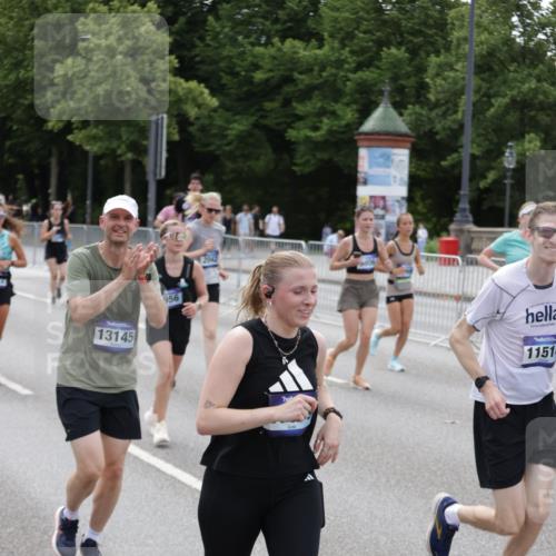 29.06.2025 - hella hamburg halbmarathon Jannik Wohlers http://msf.ph/oto/8330340 29.06.2025 10:40:13 Lombardsbrücke 1075, 1323, 2042, 2173, 2206, 2762, 2763, 3121, 3293, 3306, 3432, 4044, 4411, 4612, 4906, 4972, 5059, 5702, 6076, 6163, 6229, 6278, 6280, 7956, 8053, 8054, 8378, 8391, 8739, 9000, 9468, 9946, 10166, 10920, 10940, 11513, 11514, 12692, 12699, 12981, 13145, 13773, 14341, 15154, 15905, 15933, 16085, 16955, 17267, 17959, 18110, 18213, 18353, 18490, 18771, 18946, 19168 meine-sportfotos.de