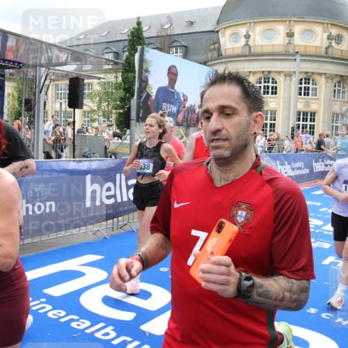 29.06.2025 - hella hamburg halbmarathon Michael Strokosch http://msf.ph/oto/8330350 29.06.2025 10:49:40 Ziel 2504, 2516, 2592, 2596, 2706, 2889, 2937, 5705, 5978, 6115, 9038, 9463, 9649, 11340, 11679, 11977, 13233, 14562, 15392, 15857, 16114, 16592, 16738, 16843, 17001, 18058, 18451 meine-sportfotos.de