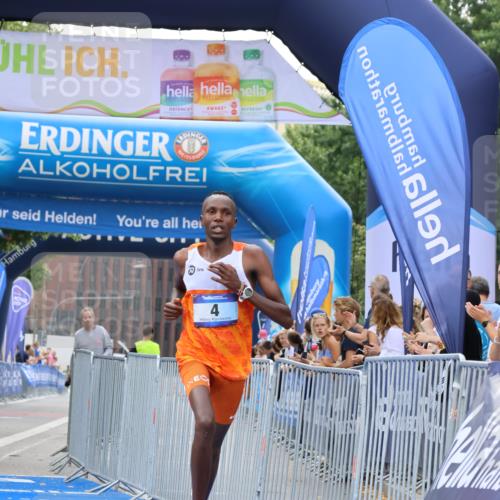 29.06.2025 - hella hamburg halbmarathon Strokosch-Dieckow http://msf.ph/oto/8330354 29.06.2025 10:01:54 Ziel 4 meine-sportfotos.de