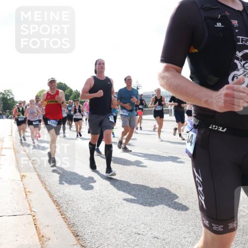 29.06.2025 - hella hamburg halbmarathon Lena Gebhardt http://msf.ph/oto/8330359 29.06.2025 10:00:23 Lombardsbrücke 1526, 12285, 6470, 17617, 7001, 7, 1006, 1019, 1125, 1180, 1239, 1264, 1526, 1544, 1568, 1583, 1681, 1914, 2027, 2086, 2099, 2159, 2236, 2346, 2348, 2364, 2426, 2447, 2474, 2582, 2584, 2606, 2652, 2676, 2677, 2730, 2910, 2982, 3042, 3177, 3181, 3319, 3400, 3794, 3861, 3898, 4013, 4231, 4419, 4579, 4594, 4632, 4767, 4772, 4796, 4813, 4940, 4945, 5272, 5341, 5643, 5728, 6082, 6084, 6104, 6138, 6174, 6201, 6220, 6260, 6443, 6462, 6470, 6581, 6587, 10599 meine-sportfotos.de