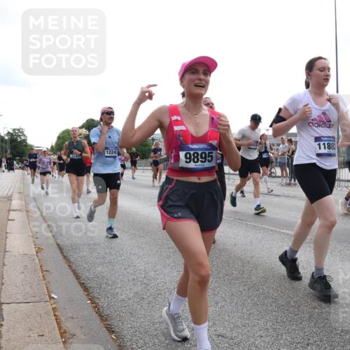 29.06.2025 - hella hamburg halbmarathon Lena Gebhardt http://msf.ph/oto/8330417 29.06.2025 10:37:54 Lombardsbrücke 12242, 9247, 9895, 11882, 1831, 18317, 1196, 1394, 1475, 1578, 1799, 1901, 1966, 1985, 2199, 2640, 2786, 2853, 3230, 3246, 3633, 3880, 4414, 4921, 5139, 5171, 5186, 5522, 5713, 5875, 6199, 6243, 6362, 6697, 6821, 6955, 7118, 7124, 7165, 7244, 7321, 7350, 7552, 7629, 7696, 7777, 7914, 8985, 9247, 9288, 9895, 10159, 10506, 10836, 11087, 11543, 12123, 12254, 12472, 12824, 16680, 17798 meine-sportfotos.de