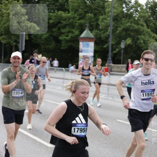 29.06.2025 - hella hamburg halbmarathon Jannik Wohlers http://msf.ph/oto/8330466 29.06.2025 10:40:13 Lombardsbrücke 1075, 1323, 2042, 2173, 2206, 2762, 2763, 3121, 3293, 3306, 3432, 4044, 4411, 4612, 4906, 4972, 5059, 5702, 6076, 6163, 6229, 6278, 6280, 7956, 8053, 8054, 8378, 8391, 8739, 9000, 9468, 9946, 10166, 10920, 10940, 11513, 11514, 12692, 12699, 12981, 13145, 13773, 14341, 15154, 15905, 15933, 16085, 16955, 17267, 17959, 18110, 18213, 18353, 18490, 18771, 18946, 19168 meine-sportfotos.de