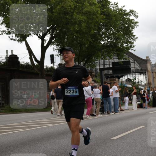 29.06.2025 - hella hamburg halbmarathon Yannick Fuchs http://msf.ph/oto/8330486 29.06.2025 10:51:40 20KM 1200, 1239, 1563, 1611, 2025, 2236, 2606, 2759, 2806, 2883, 3093, 3141, 3575, 4426, 4467, 4579, 4833, 5391, 6281, 6302, 6531, 6892, 7833, 9450, 9485, 10383, 10408, 10599, 12144, 12509, 12773, 13465, 13664, 15189, 15217, 15229, 15349, 16418, 16517, 17455, 17543, 18508, 18762 meine-sportfotos.de