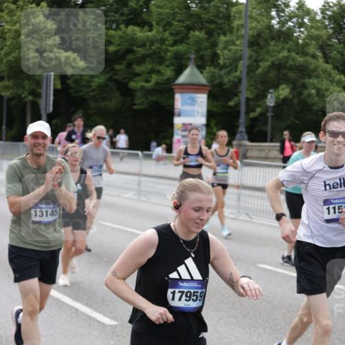 29.06.2025 - hella hamburg halbmarathon Jannik Wohlers http://msf.ph/oto/8330493 29.06.2025 10:40:13 Lombardsbrücke 1075, 1323, 2042, 2173, 2206, 2762, 2763, 3121, 3293, 3306, 3432, 4044, 4411, 4612, 4906, 4972, 5059, 5702, 6076, 6163, 6229, 6278, 6280, 7956, 8053, 8054, 8378, 8391, 8739, 9000, 9468, 9946, 10166, 10920, 10940, 11513, 11514, 12692, 12699, 12981, 13145, 13773, 14341, 15154, 15905, 15933, 16085, 16955, 17267, 17959, 18110, 18213, 18353, 18490, 18771, 18946, 19168 meine-sportfotos.de