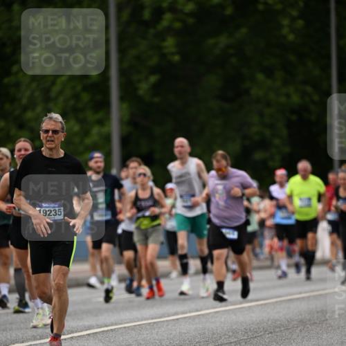 29.06.2025 - hella hamburg halbmarathon Dr. Thomas Lammeyer http://msf.ph/oto/8330554 29.06.2025 10:39:43 Kennedybrücke 2198, 2412, 2787, 3170, 3828, 3958, 4333, 4564, 4696, 4703, 4965, 5147, 6029, 6189, 6365, 6379, 6397, 6471, 6867, 8249, 8296, 8567, 9470, 9803, 9819, 10358, 10360, 10565, 10652, 11320, 11359 meine-sportfotos.de