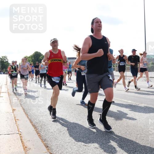 29.06.2025 - hella hamburg halbmarathon Lena Gebhardt http://msf.ph/oto/8330596 29.06.2025 10:00:24 Lombardsbrücke 1526, 12285, 176, 6470, 2021, 1006, 1019, 1125, 1180, 1239, 1264, 1526, 1544, 1568, 1583, 1681, 1914, 2027, 2086, 2099, 2159, 2236, 2346, 2348, 2426, 2447, 2474, 2582, 2584, 2606, 2652, 2677, 2730, 2910, 2982, 3042, 3177, 3181, 3319, 3400, 3794, 3861, 3898, 4013, 4231, 4419, 4579, 4594, 4632, 4767, 4772, 4796, 4813, 4940, 4945, 5272, 5341, 5643, 5728, 6082, 6084, 6104, 6138, 6220, 6260, 6443, 6462, 6470, 6581, 6587, 10599 meine-sportfotos.de