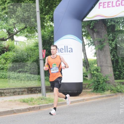29.06.2025 - hella hamburg halbmarathon KatJ http://msf.ph/oto/8330621 29.06.2025 10:17:20 Zwischen KM18-KM19 2203 meine-sportfotos.de