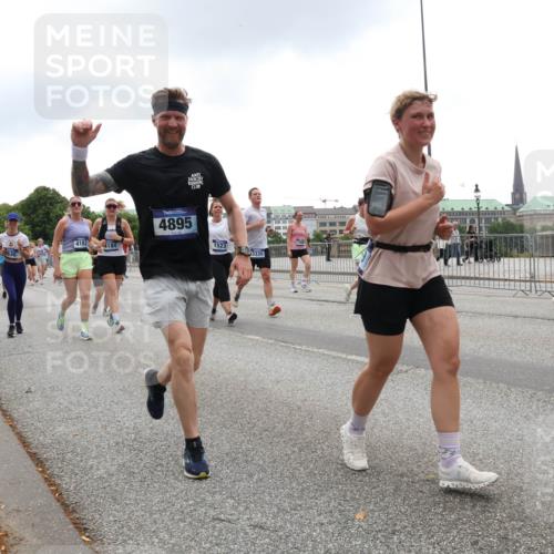 29.06.2025 - hella hamburg halbmarathon Lena Gebhardt http://msf.ph/oto/8330623 29.06.2025 10:47:30 Lombardsbrücke 4182, 7631, 4184, 4895, 1523, 3339, 1045, 1185, 1434, 1463, 1523, 1593, 1607, 1639, 1704, 1926, 1961, 2148, 2407, 2537, 2555, 2704, 2790, 2882, 2994, 3339, 4037, 4184, 4239, 4325, 4423, 4483, 4806, 4895, 4974, 4975, 5621, 5622, 5895, 6255, 6256, 6485, 6879, 6995, 7073, 7403, 7430, 7431, 7630, 7631, 7970, 8105, 8131, 8270, 8550, 8706, 8915, 8953, 8967, 9018, 9687, 10991, 11351, 11458, 11730, 11738, 11802, 11909, 12431 meine-sportfotos.de