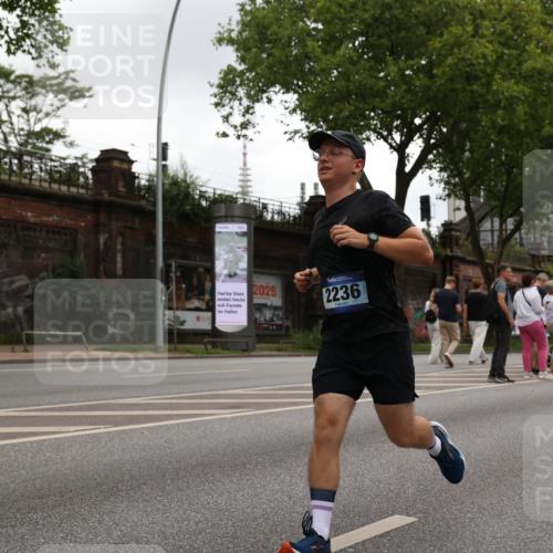 29.06.2025 - hella hamburg halbmarathon Yannick Fuchs http://msf.ph/oto/8330667 29.06.2025 10:51:40 20KM 1200, 1239, 1563, 1611, 2025, 2236, 2606, 2759, 2806, 2883, 3093, 3141, 3575, 4426, 4467, 4579, 4833, 5391, 6281, 6302, 6531, 6892, 7833, 9450, 9485, 10383, 10408, 10599, 12144, 12509, 12773, 13465, 13664, 15189, 15217, 15229, 15349, 16418, 16517, 17455, 17543, 18508, 18762 meine-sportfotos.de