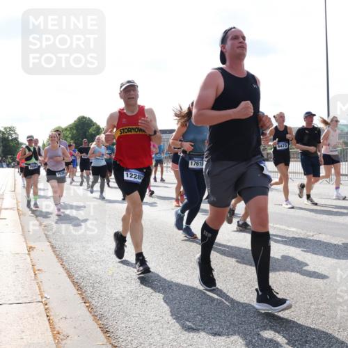 29.06.2025 - hella hamburg halbmarathon Lena Gebhardt http://msf.ph/oto/8330713 29.06.2025 10:00:24 Lombardsbrücke 2606, 1526, 12285, 17615, 6470, 1006, 1019, 1125, 1180, 1239, 1264, 1526, 1544, 1568, 1583, 1681, 1914, 2027, 2086, 2099, 2159, 2236, 2346, 2348, 2426, 2447, 2474, 2582, 2584, 2606, 2652, 2677, 2730, 2910, 2982, 3042, 3177, 3181, 3319, 3400, 3794, 3861, 3898, 4013, 4231, 4419, 4579, 4594, 4632, 4767, 4772, 4796, 4813, 4940, 4945, 5272, 5341, 5643, 5728, 6082, 6084, 6104, 6138, 6220, 6260, 6443, 6462, 6470, 6581, 6587, 10599 meine-sportfotos.de