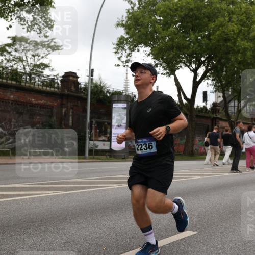 29.06.2025 - hella hamburg halbmarathon Yannick Fuchs http://msf.ph/oto/8330735 29.06.2025 10:51:40 20KM 1200, 1239, 1563, 1611, 2025, 2236, 2606, 2759, 2806, 2883, 3093, 3141, 3575, 4426, 4467, 4579, 4833, 5391, 6281, 6302, 6531, 6892, 7833, 9450, 9485, 10383, 10408, 10599, 12144, 12509, 12773, 13465, 13664, 15189, 15217, 15229, 15349, 16418, 16517, 17455, 17543, 18508, 18762 meine-sportfotos.de