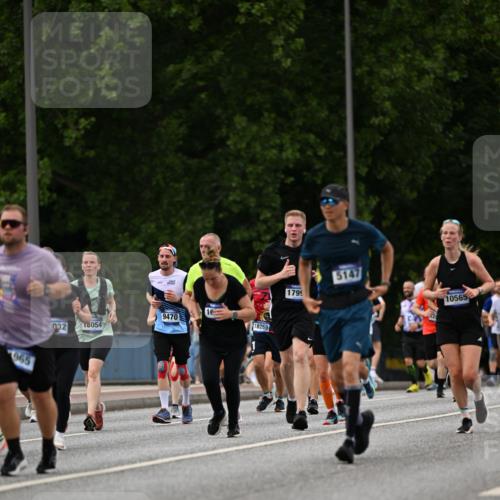 29.06.2025 - hella hamburg halbmarathon Dr. Thomas Lammeyer http://msf.ph/oto/8330872 29.06.2025 10:39:45 Kennedybrücke 2198, 2412, 2787, 3170, 3828, 3958, 4333, 4696, 4703, 4965, 5147, 6029, 6189, 6365, 6379, 6397, 6471, 6867, 8249, 8296, 8567, 9470, 9803, 9819, 10358, 10360, 10565, 10652, 11233, 11320, 11359 meine-sportfotos.de