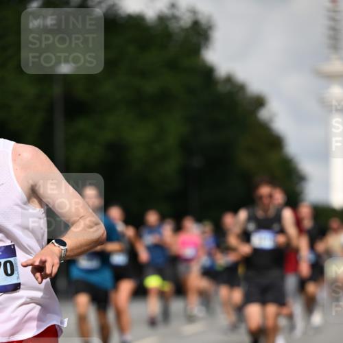 29.06.2025 - hella hamburg halbmarathon Dr. Thomas Lammeyer http://msf.ph/oto/8330907 29.06.2025 09:55:48 Kennedybrücke 1057, 1169, 1353, 1569, 1604, 1763, 3305, 3618, 3697, 4565, 4871, 4915, 5007, 5047, 5231, 5336, 5690, 6373, 6700, 6711, 7185, 7710, 8564, 8852, 9444, 9547, 9659, 10493, 10691, 10978, 11062 meine-sportfotos.de