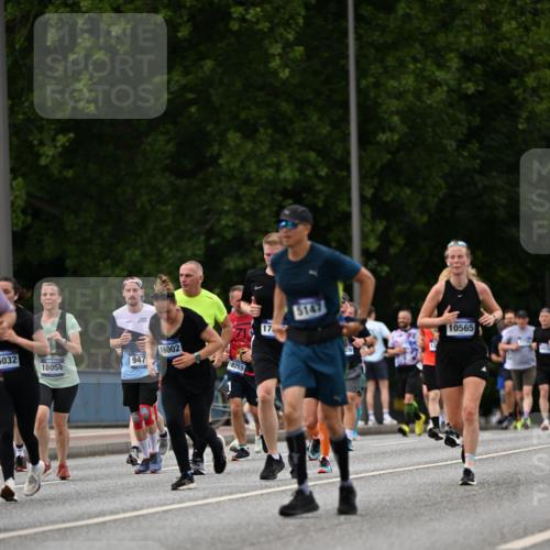 29.06.2025 - hella hamburg halbmarathon Dr. Thomas Lammeyer http://msf.ph/oto/8330961 29.06.2025 10:39:46 Kennedybrücke 2198, 2412, 2787, 3170, 3828, 3958, 4333, 4696, 4703, 4965, 5147, 6029, 6189, 6365, 6379, 6397, 6471, 6867, 8249, 8296, 8567, 9470, 9803, 9819, 10358, 10360, 10565, 10652, 11233, 11320, 11359 meine-sportfotos.de
